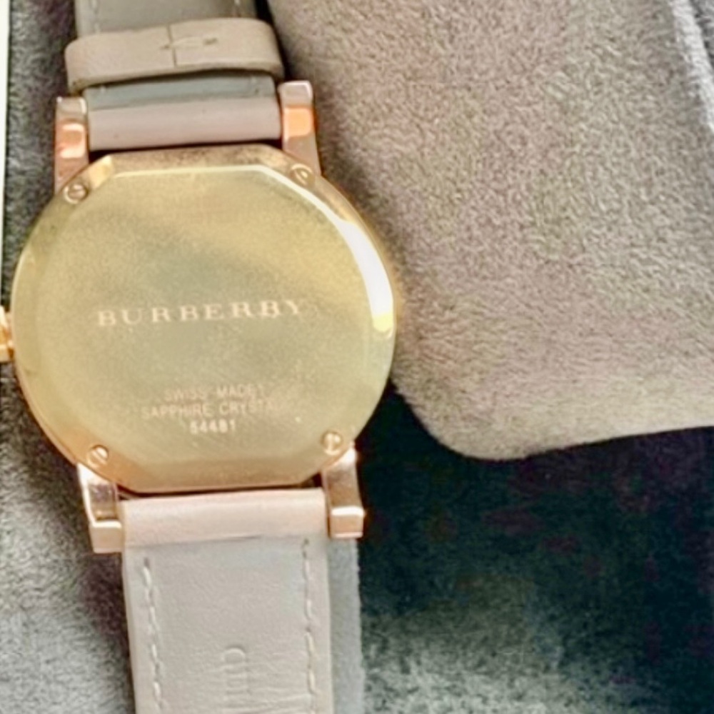 Authentic Burberry Rose Gold Haymarket watch women’s beige leather strap in Box - Picture 6 of 7